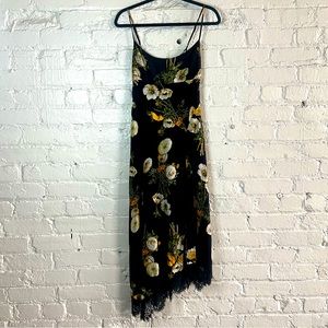 UO-90’s vibe Graphic floral dress with scallop lace
